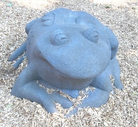 Frog sculpture